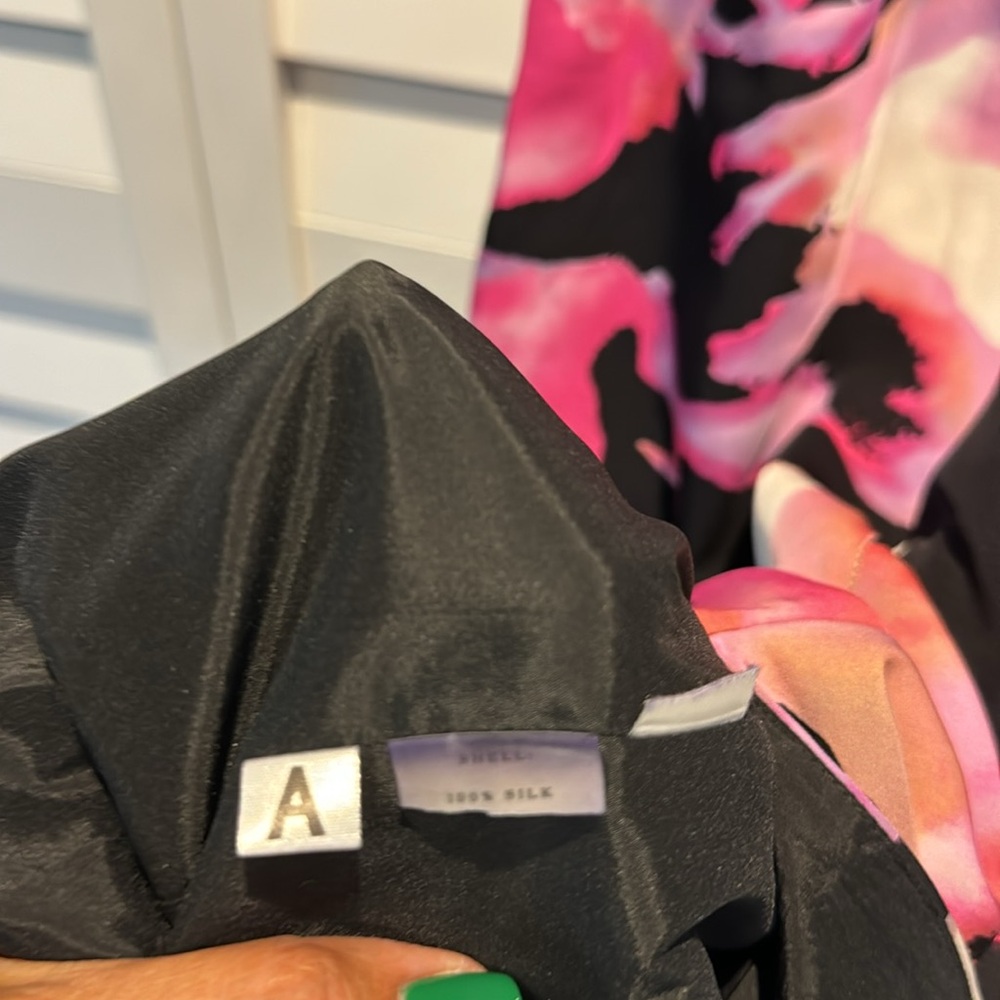 Ann Taylor Pre loved Printed colorful 100% Silk pleated front accent. - Picture 8 of 8